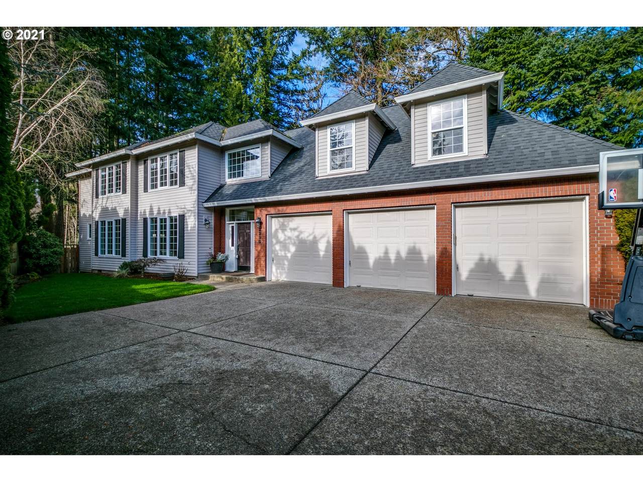 2290 Michael Dr - Photo 1