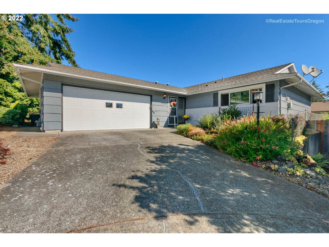 15695 Queen Victoria Pl - Photo 1