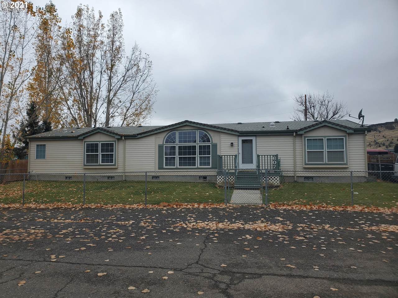 607 Mill St - Photo 1