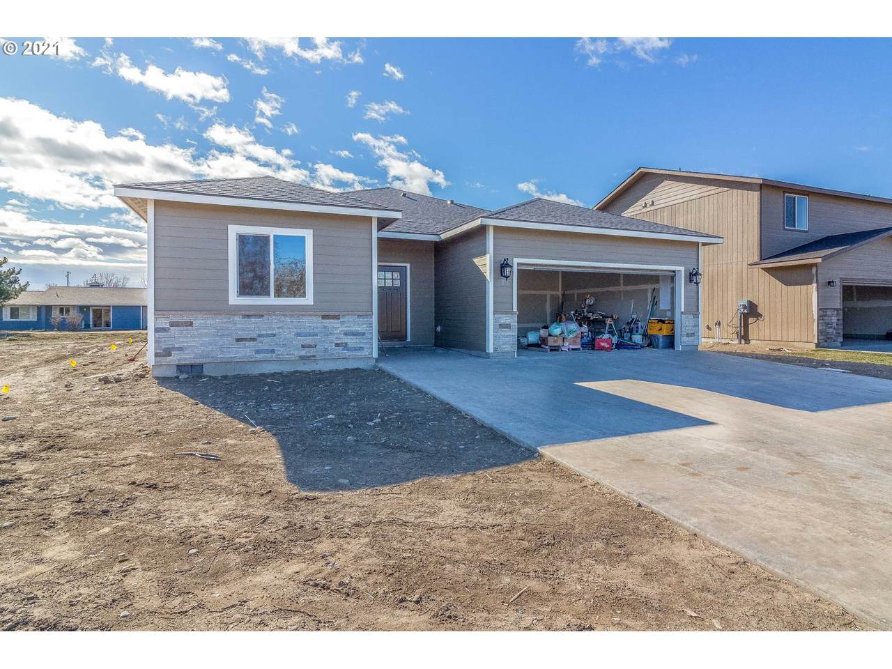 304 Riverwood Ct - Photo 1