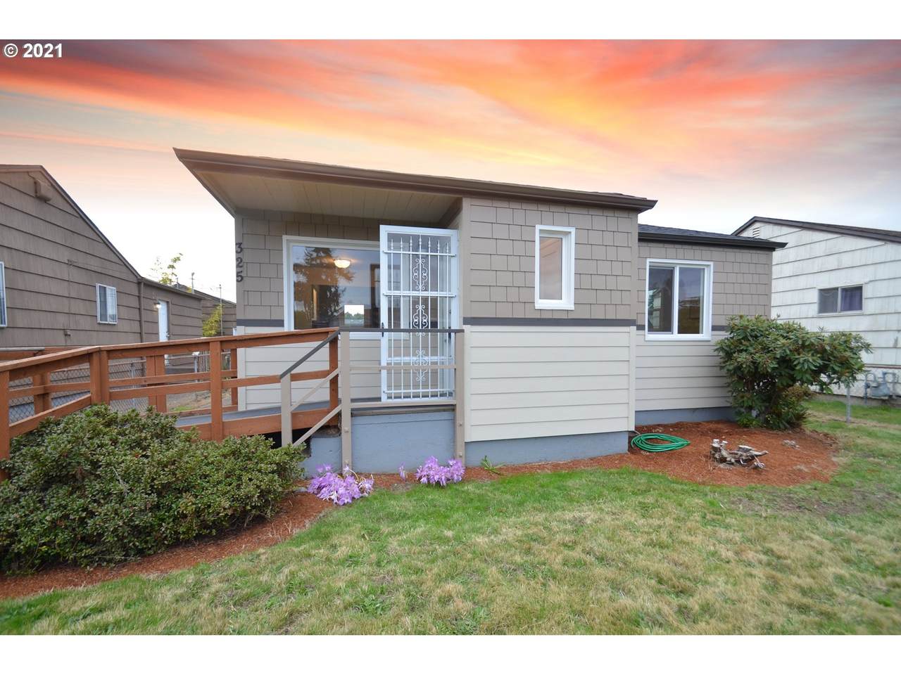 325 Beech St - Photo 1