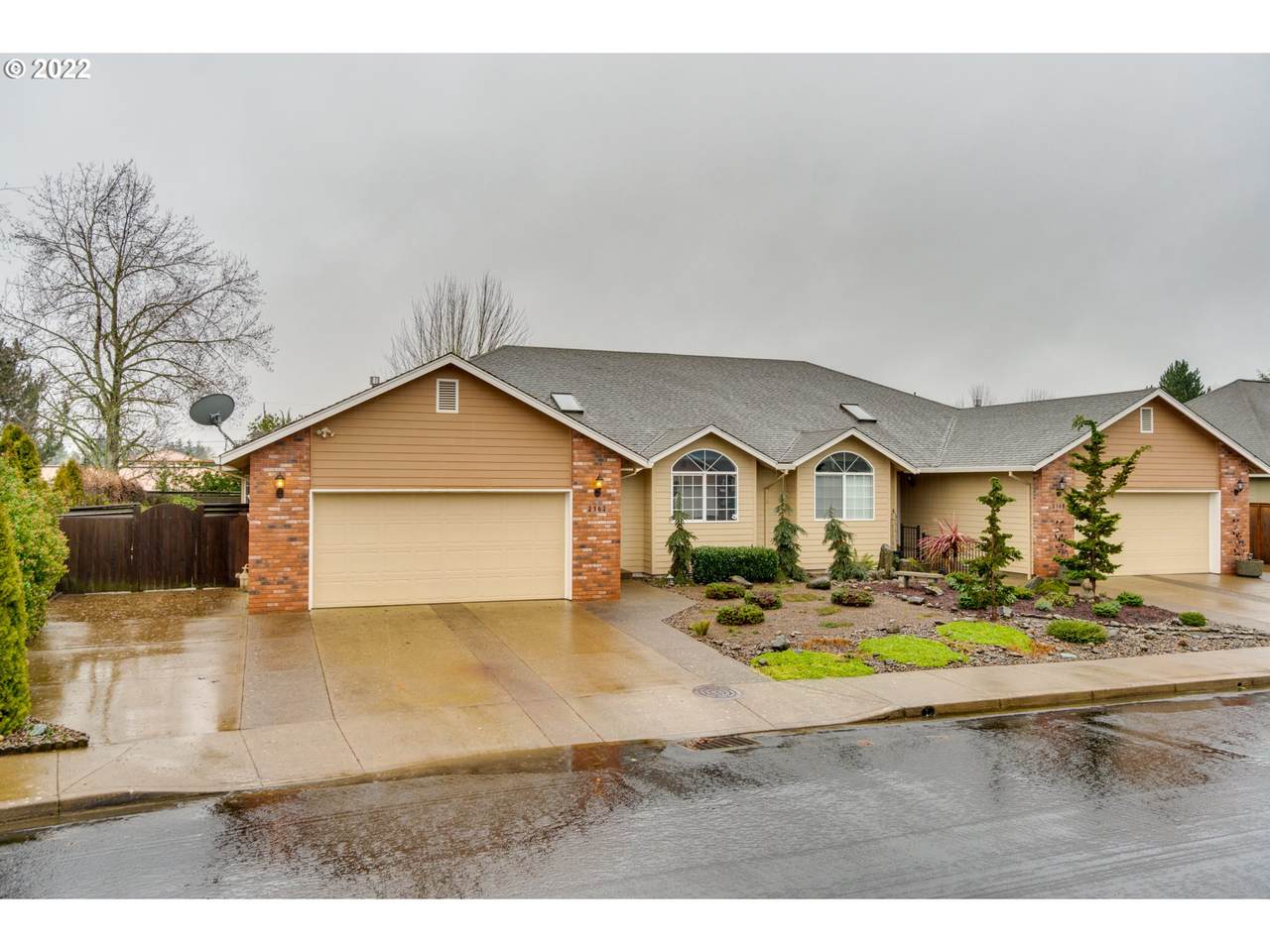 2162 Willamette Dr - Photo 1