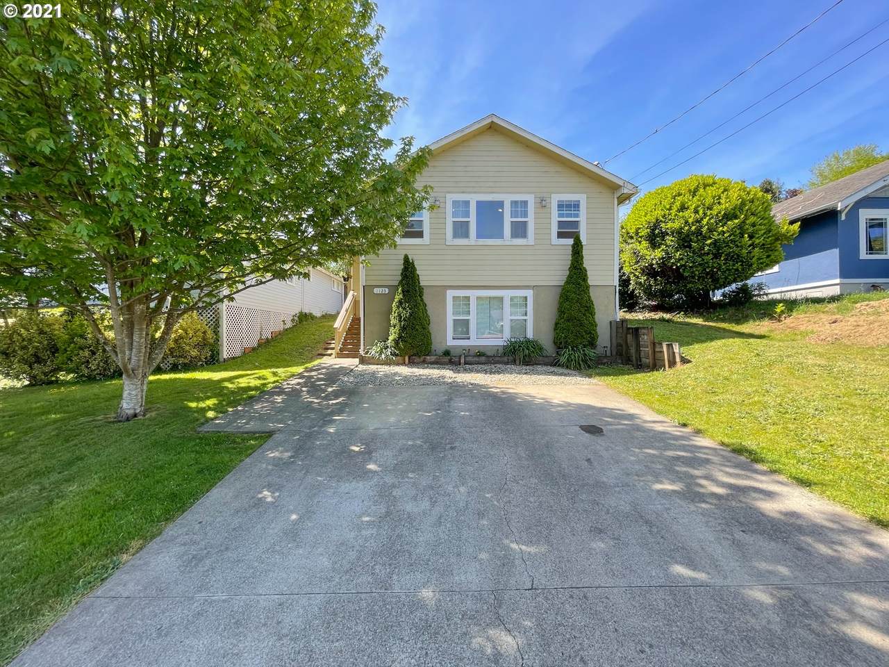 1123 Oregon Ave - Photo 1