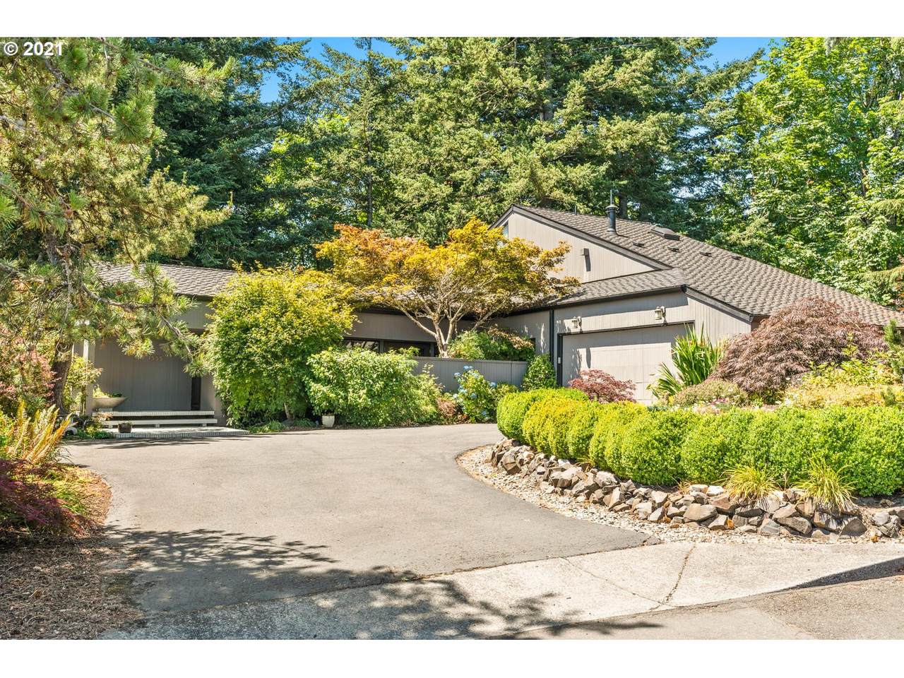 1555 Miller Ct - Photo 1