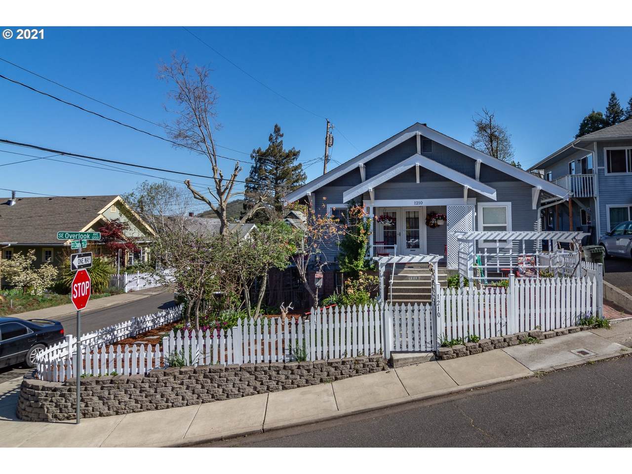 1210 Overlook Ave - Photo 1