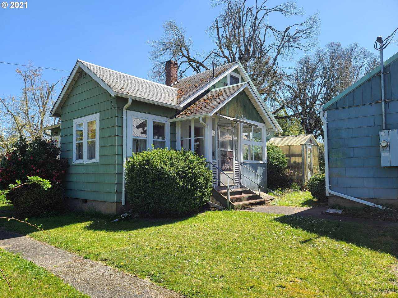 1038 Oak St - Photo 1