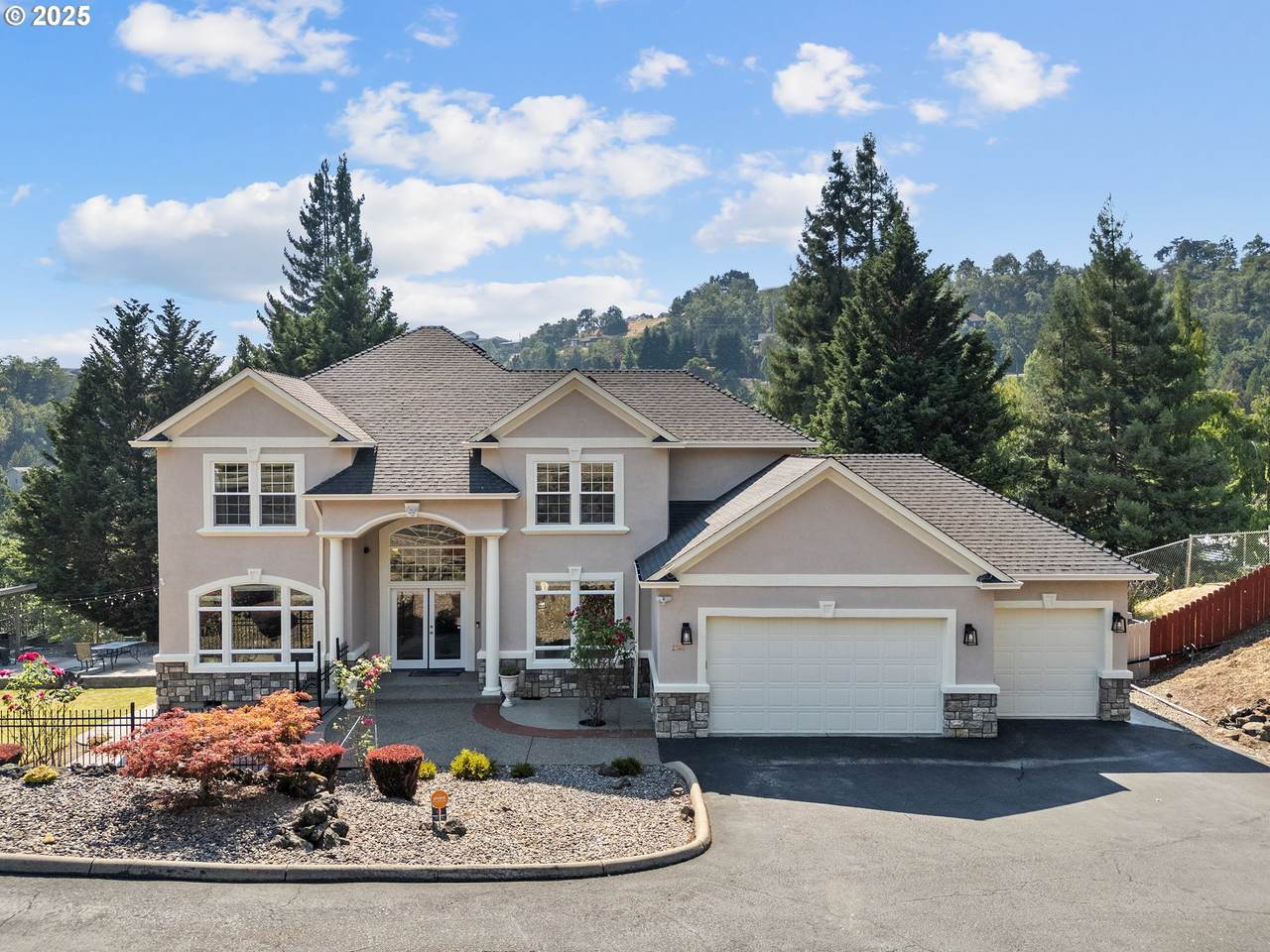 2744 Daysha Dr - Photo 1
