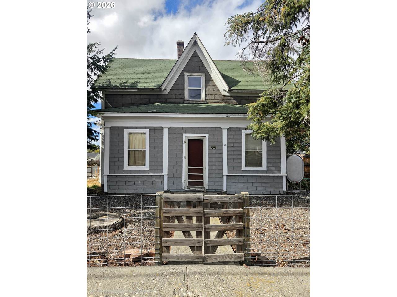 303 Oregon St - Photo 1