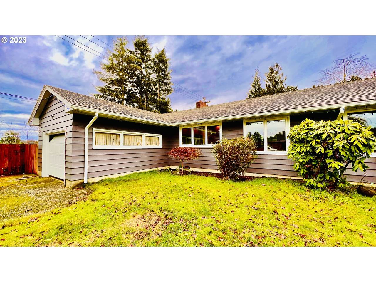 2420 Gardens Ave - Photo 1