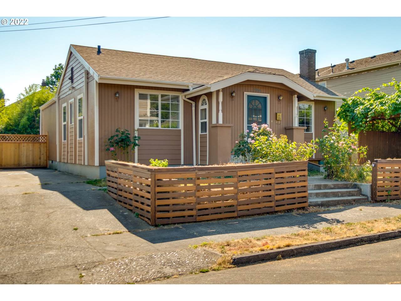 704 79TH Ave - Photo 1