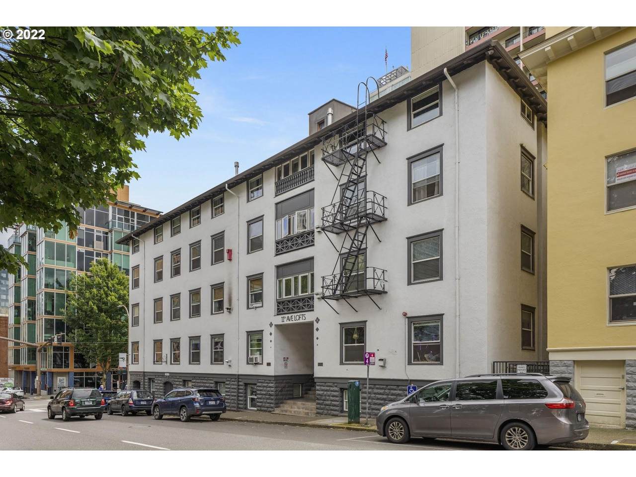 1104 Columbia St - Photo 1