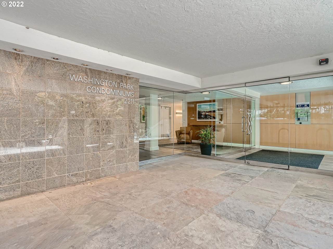 2211 Park Pl - Photo 1