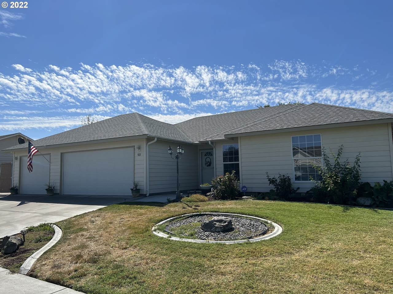 921 Cody Ave - Photo 1