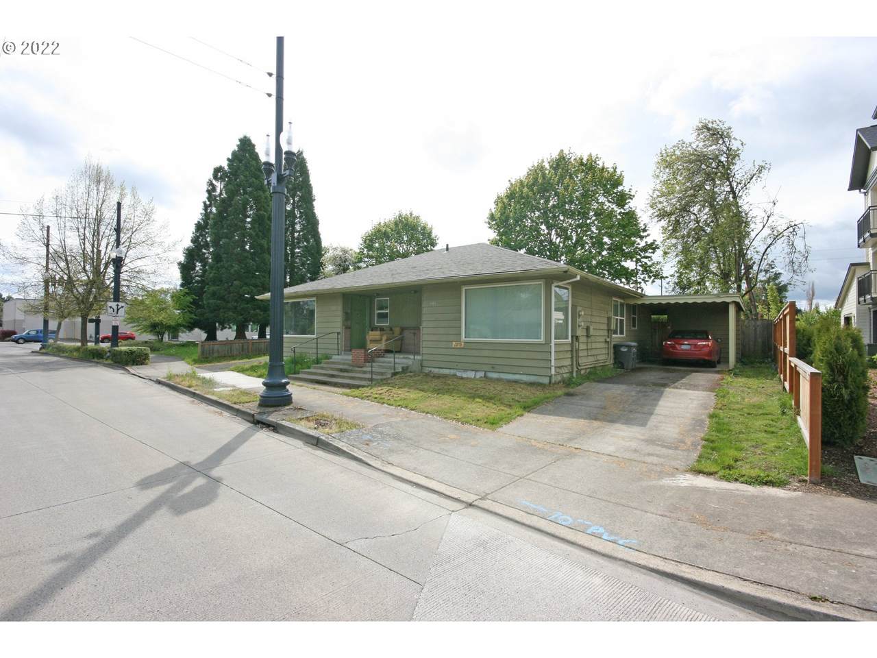 952 Washington St - Photo 1