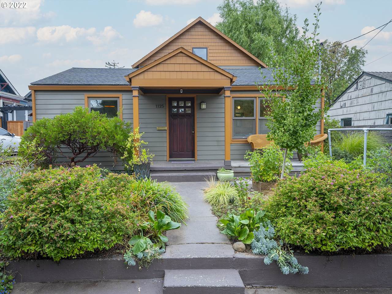 1125 Lenore St - Photo 1