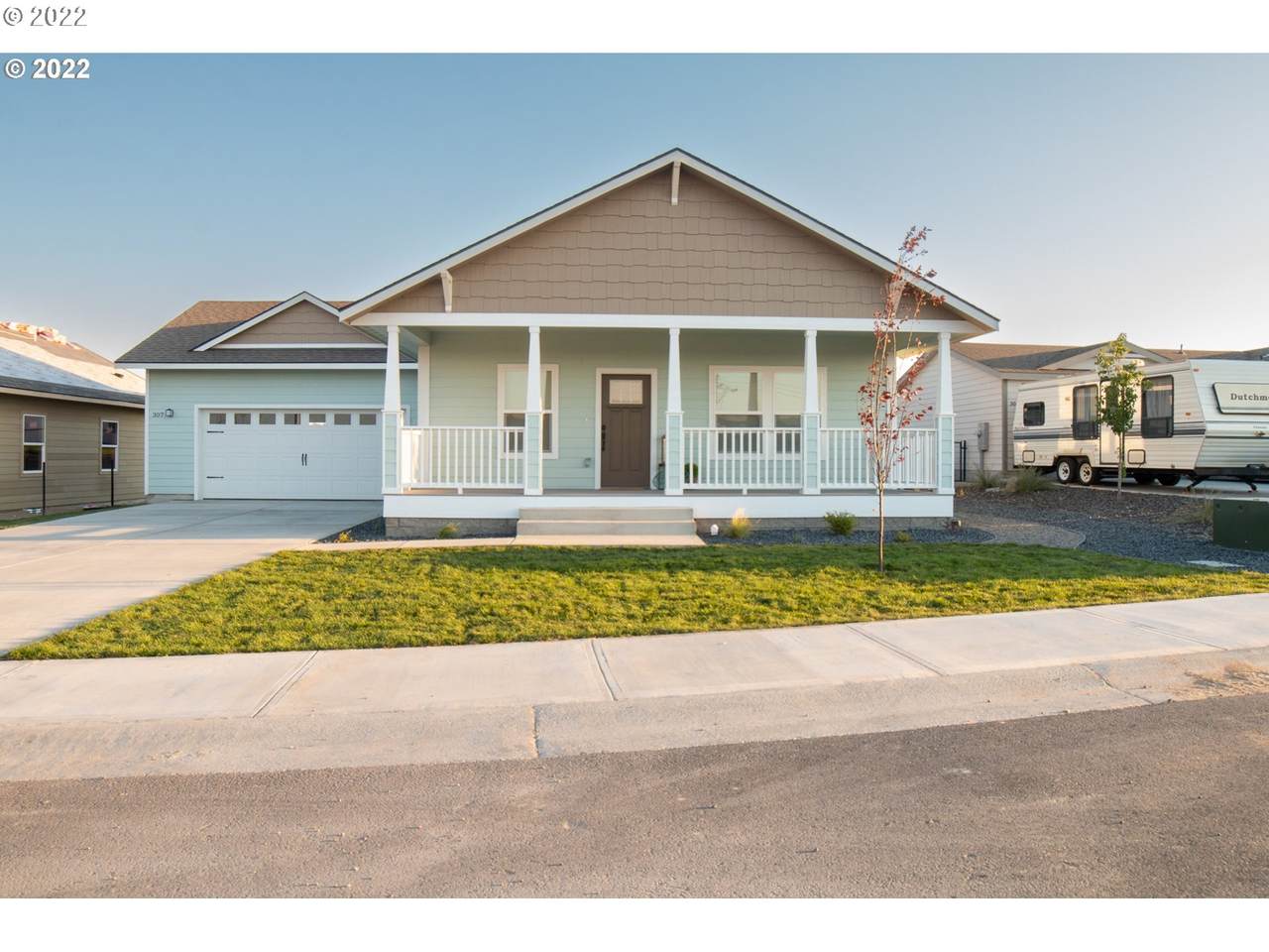 307 Oregon Trail Blvd - Photo 1
