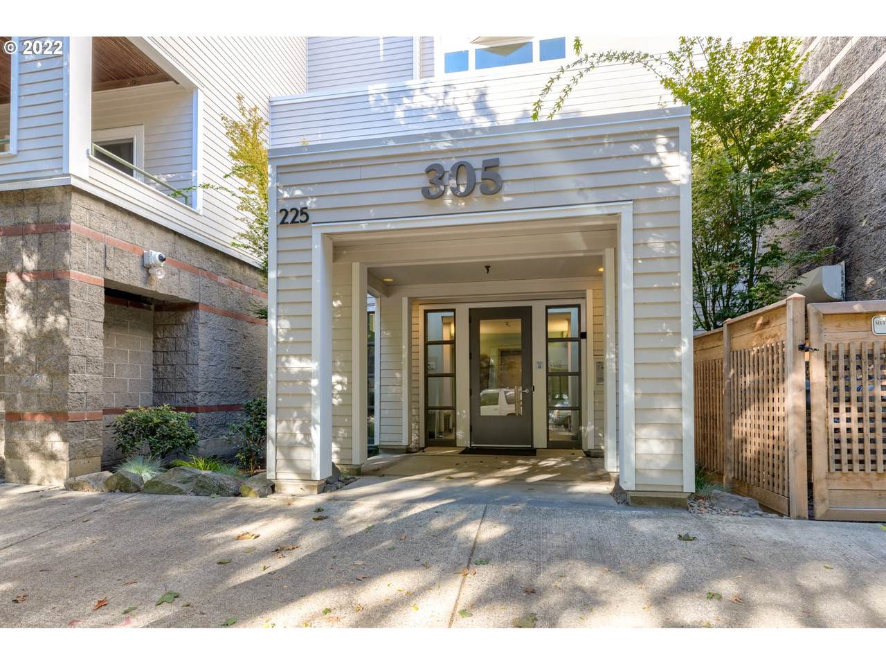 305 Montgomery St - Photo 1