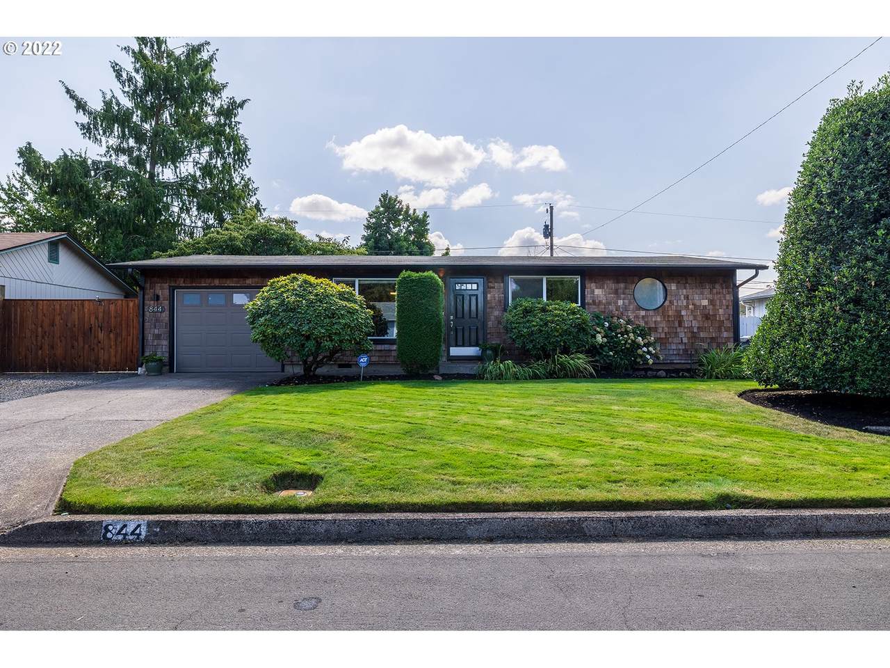 844 Ivy Ave - Photo 1
