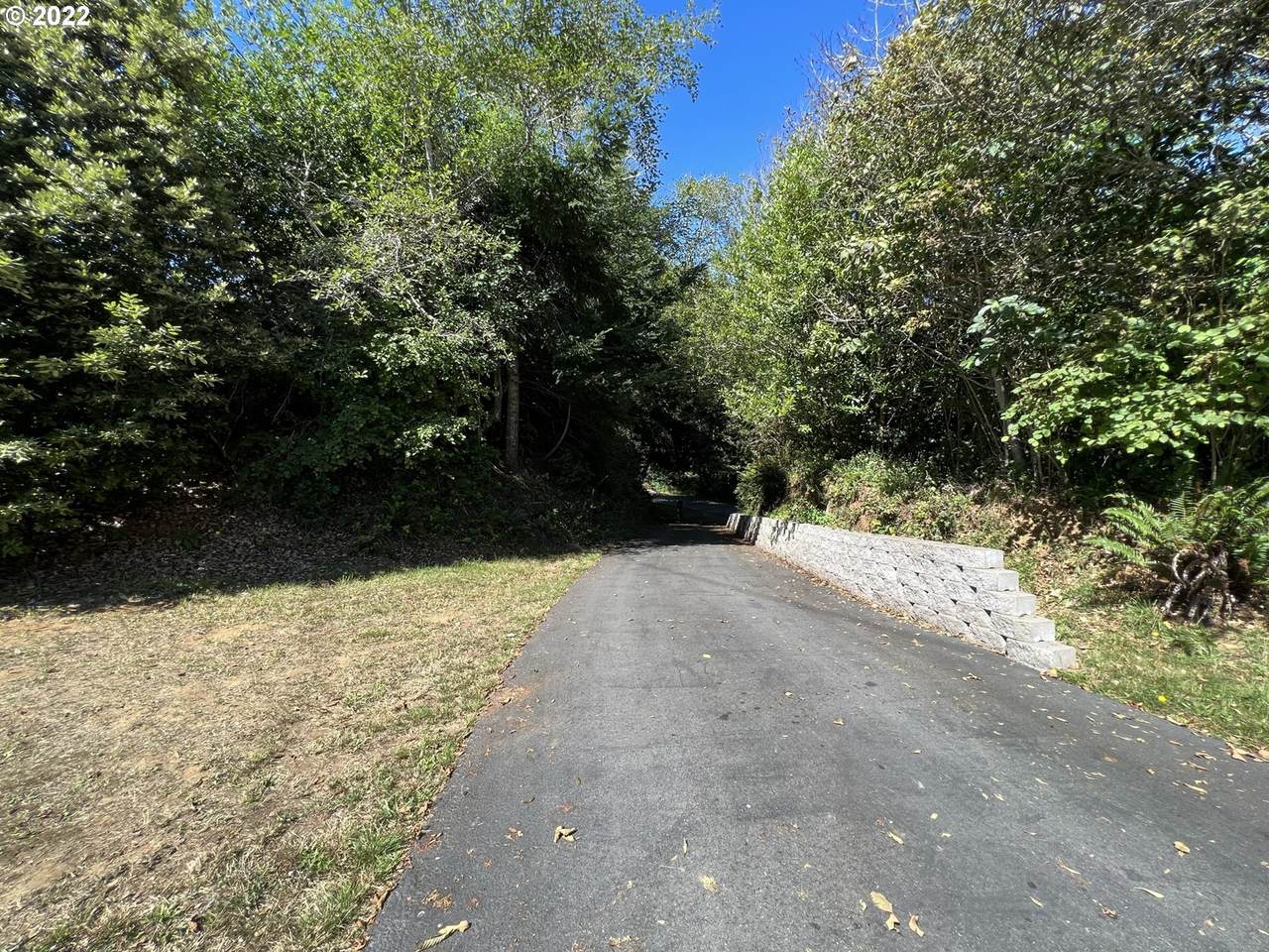 Eastwood Ln - Photo 1