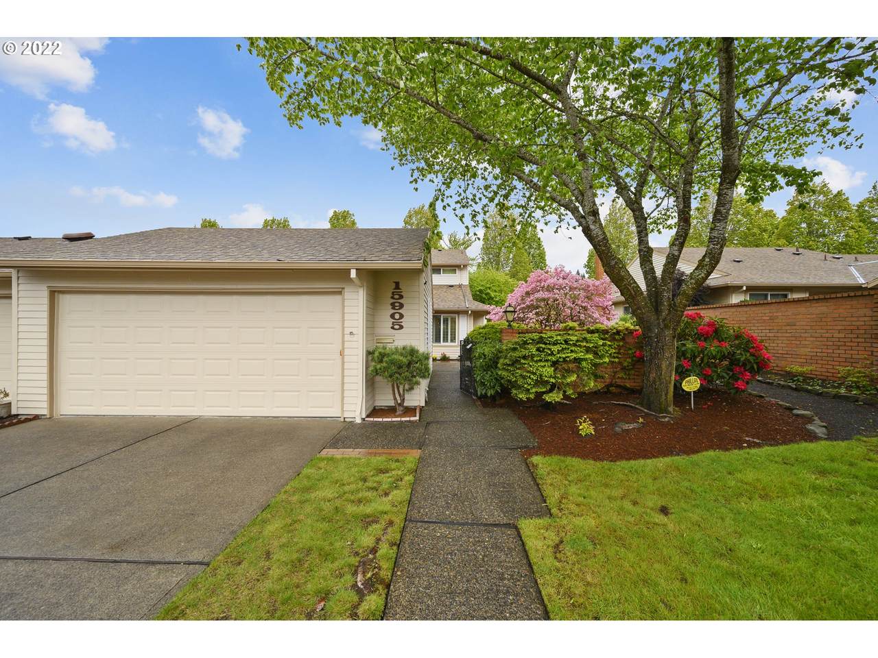 15905 Greens Way - Photo 1