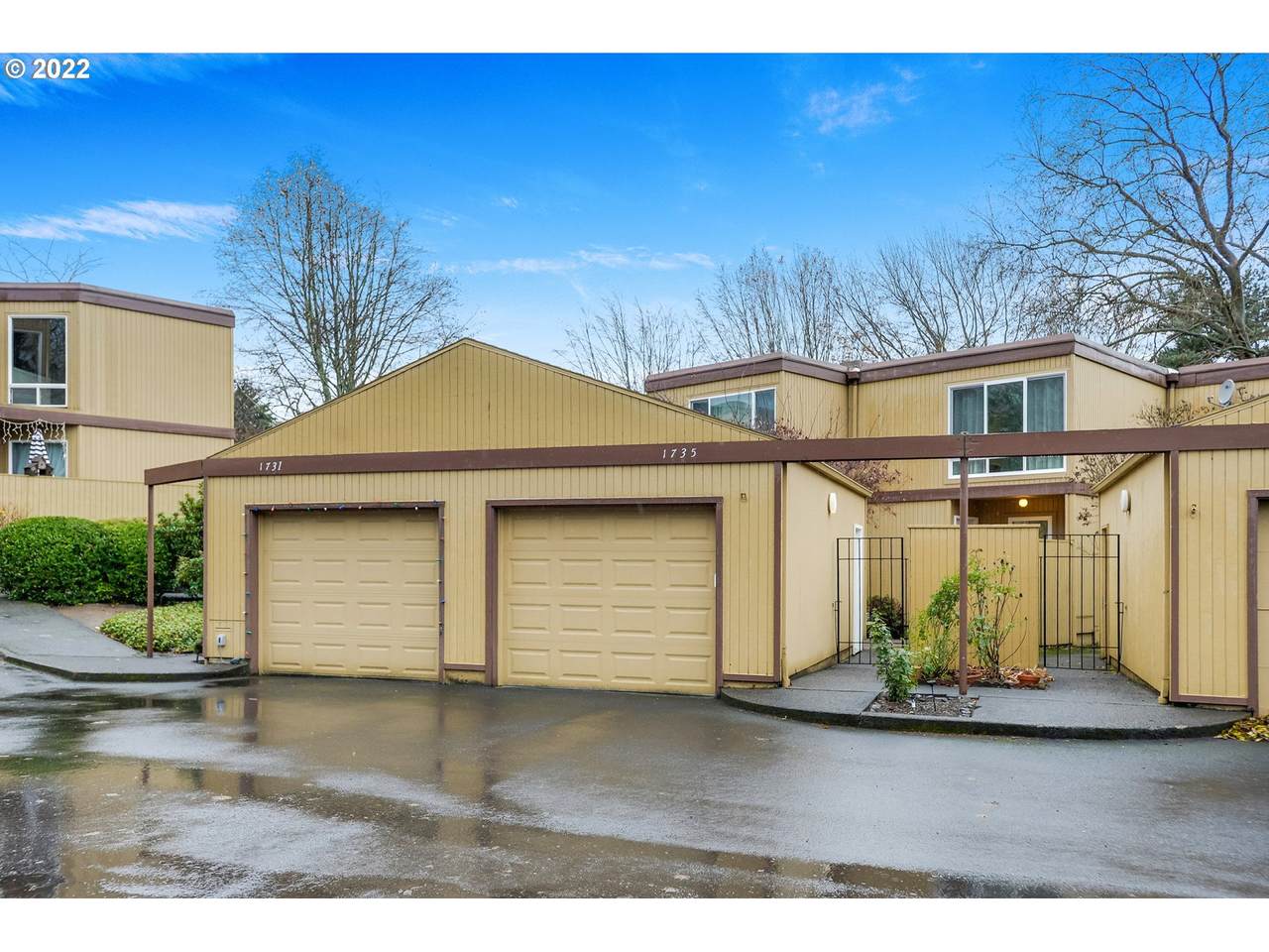 1735 Lakeway Ln - Photo 1