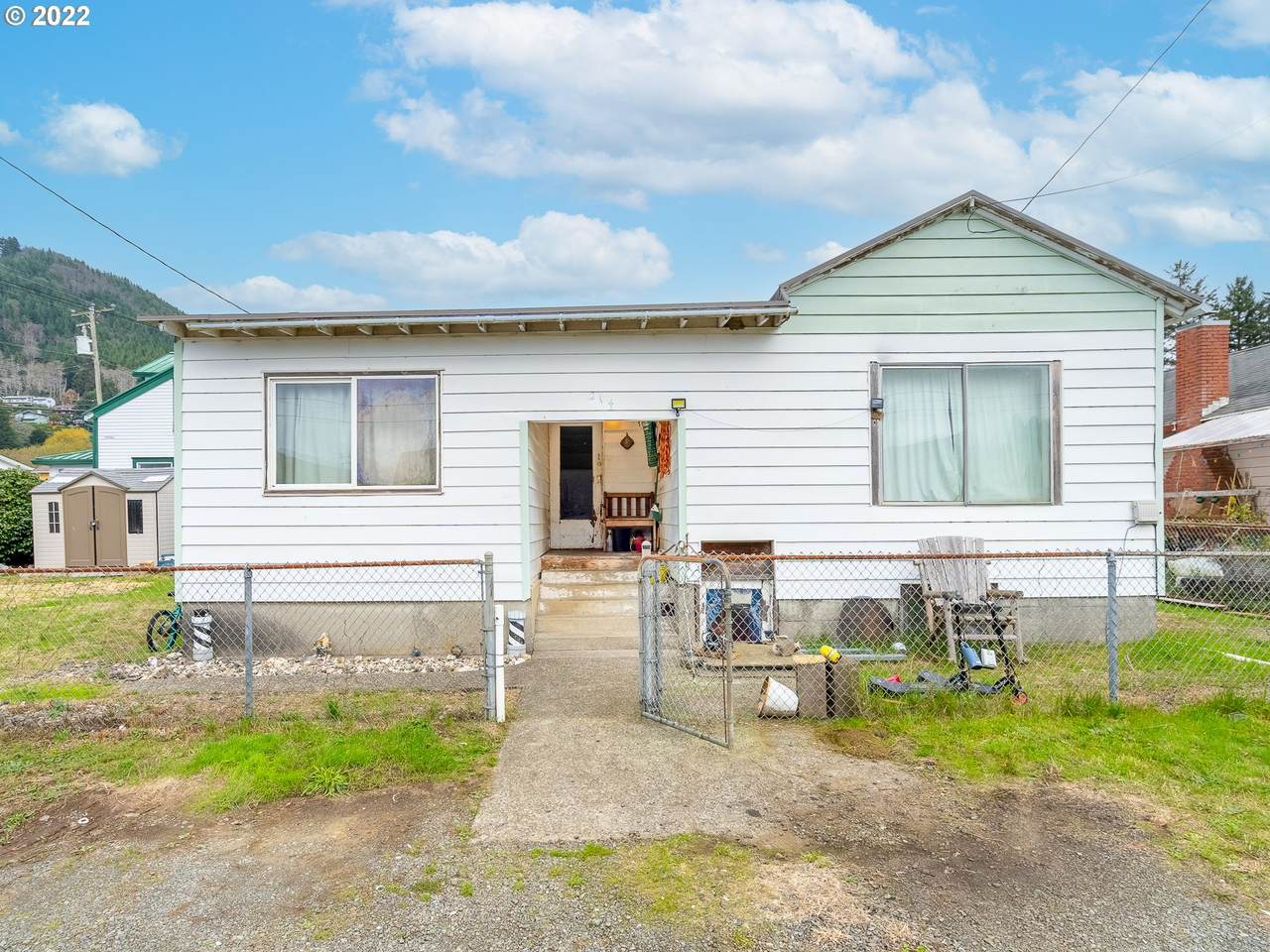 214 Birch Ave - Photo 1
