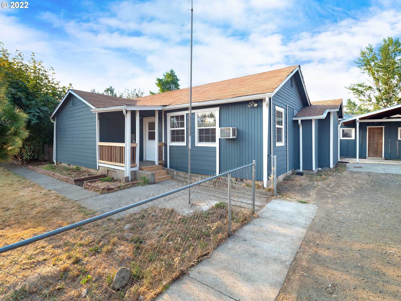 1365 Sunset Ln - Photo 1