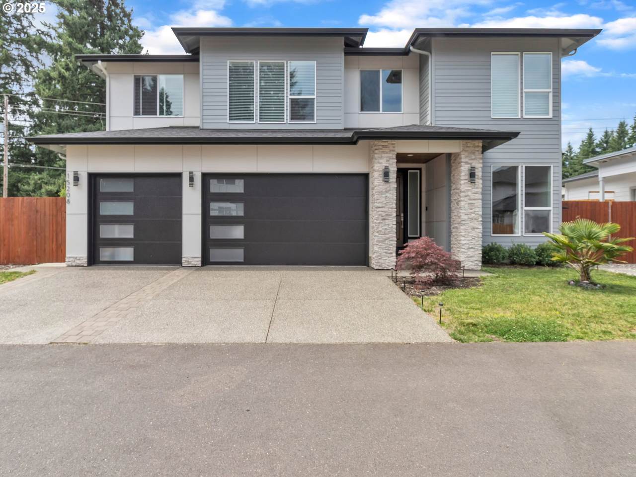 15208 96TH St - Photo 1