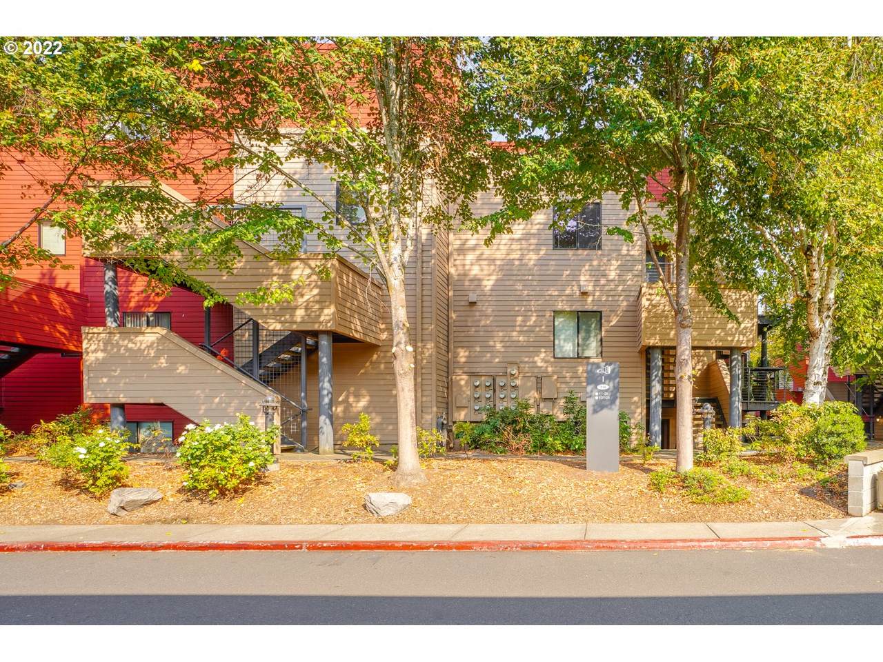 910 Naito Pkwy - Photo 1