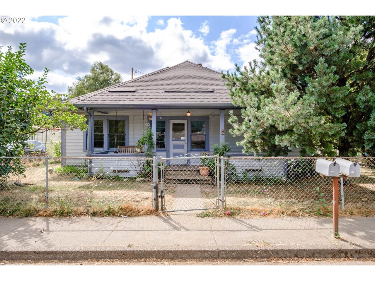 810 Main St - Photo 1