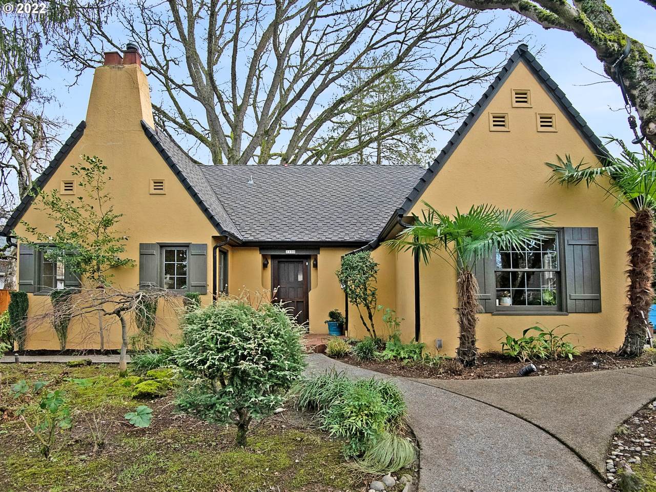 2100 Regents Dr - Photo 1