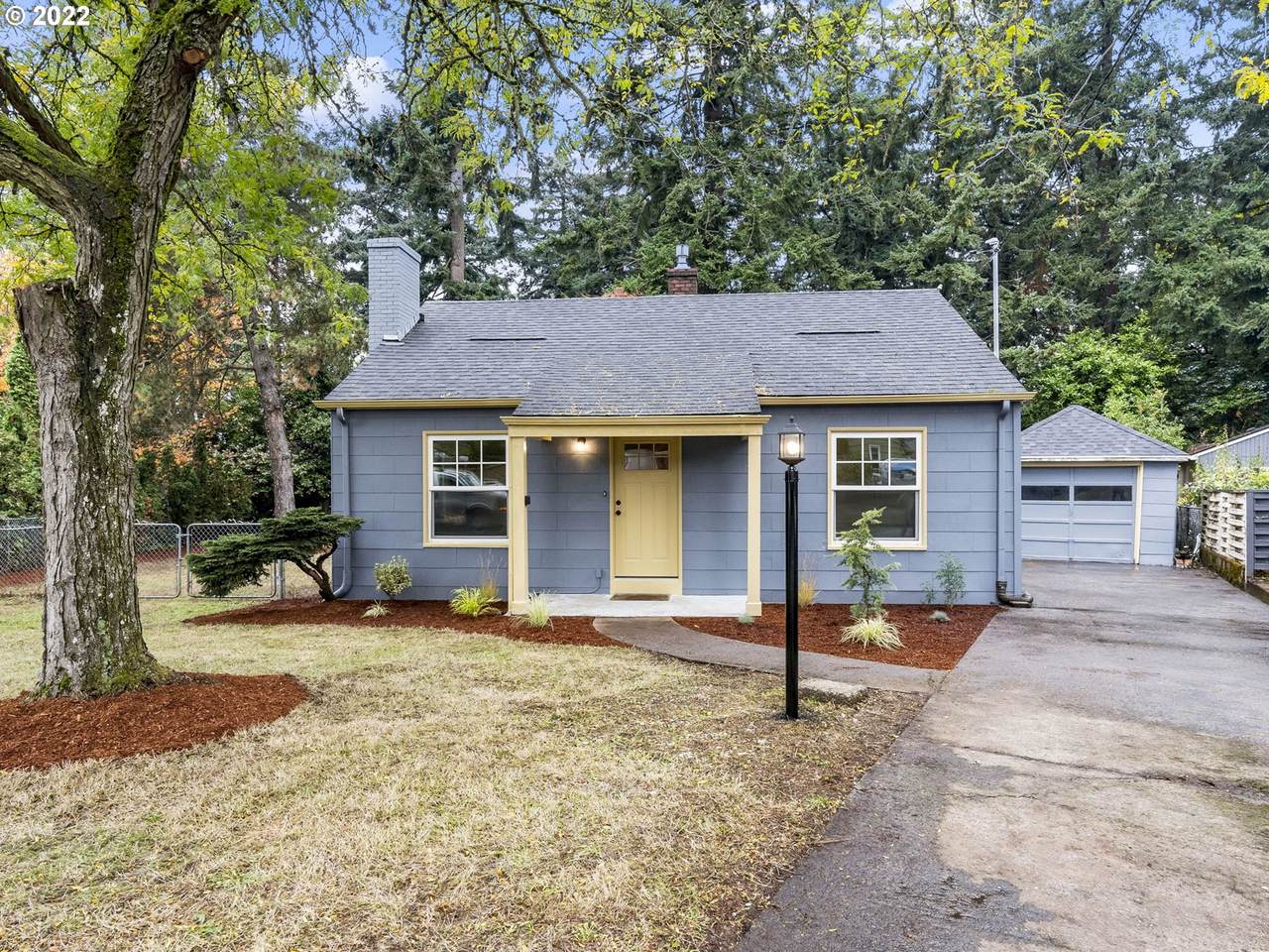 1945 Bell Dr - Photo 1