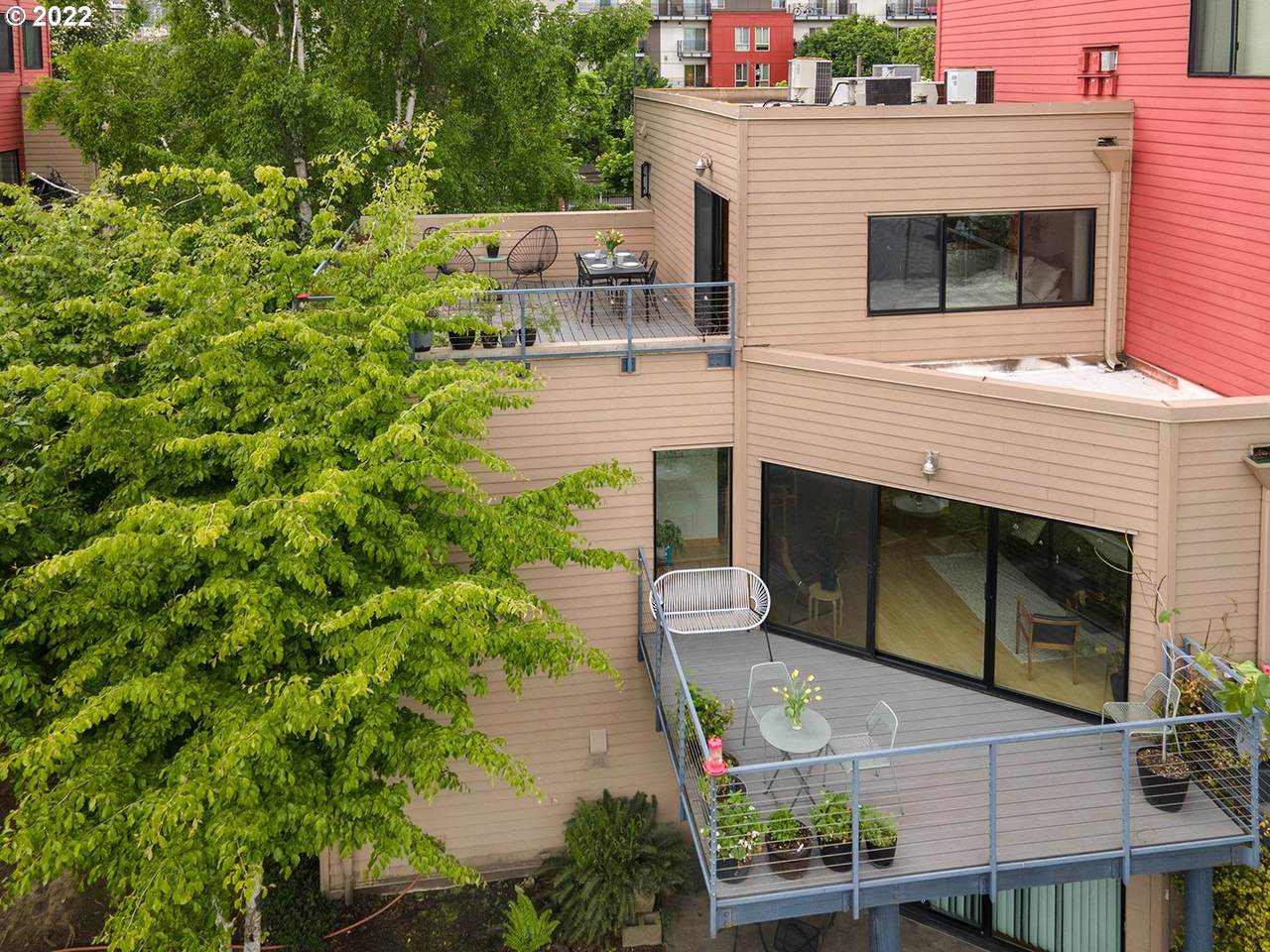 710 Naito Pkwy - Photo 1