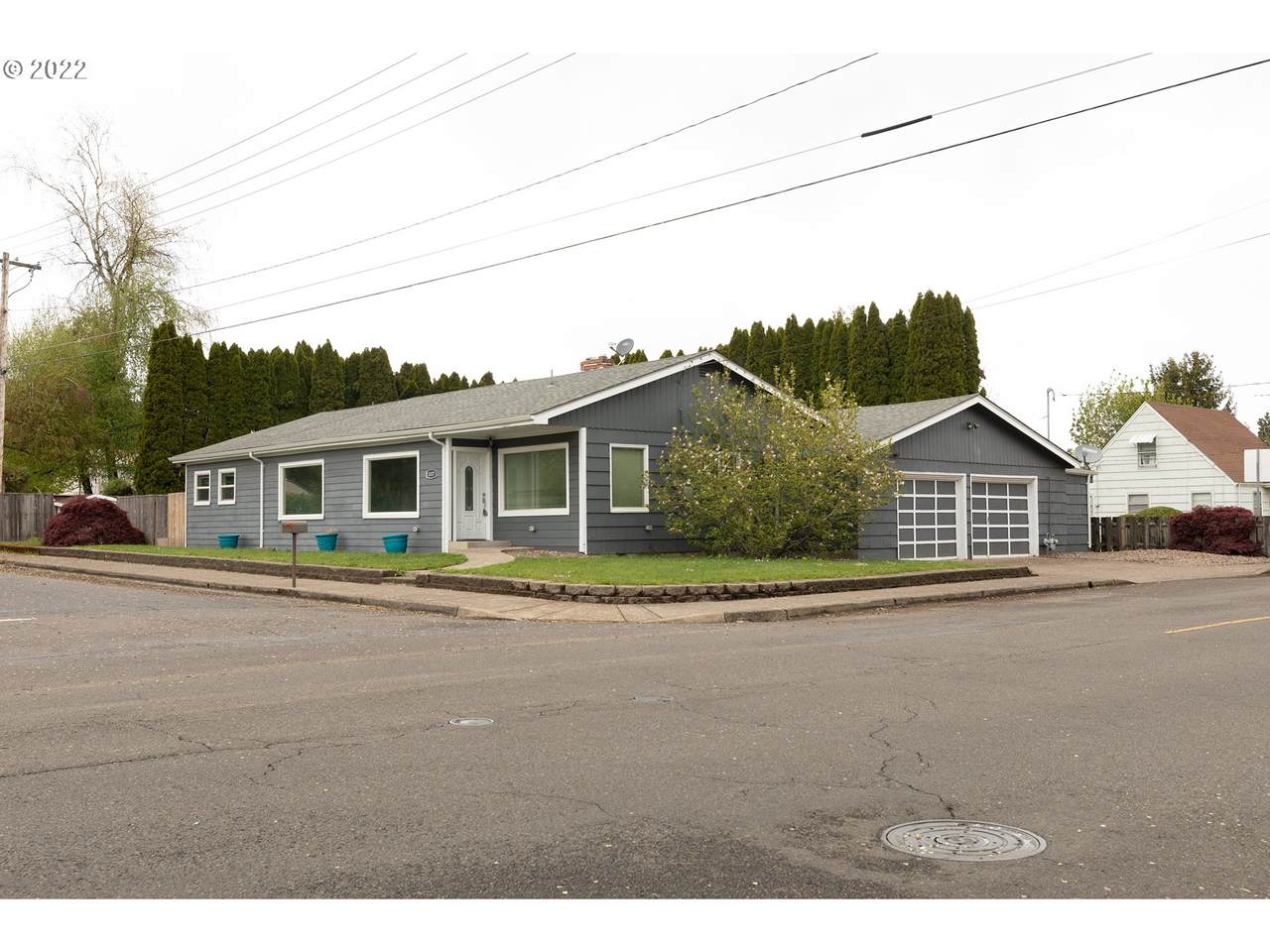1037 28TH St - Photo 1
