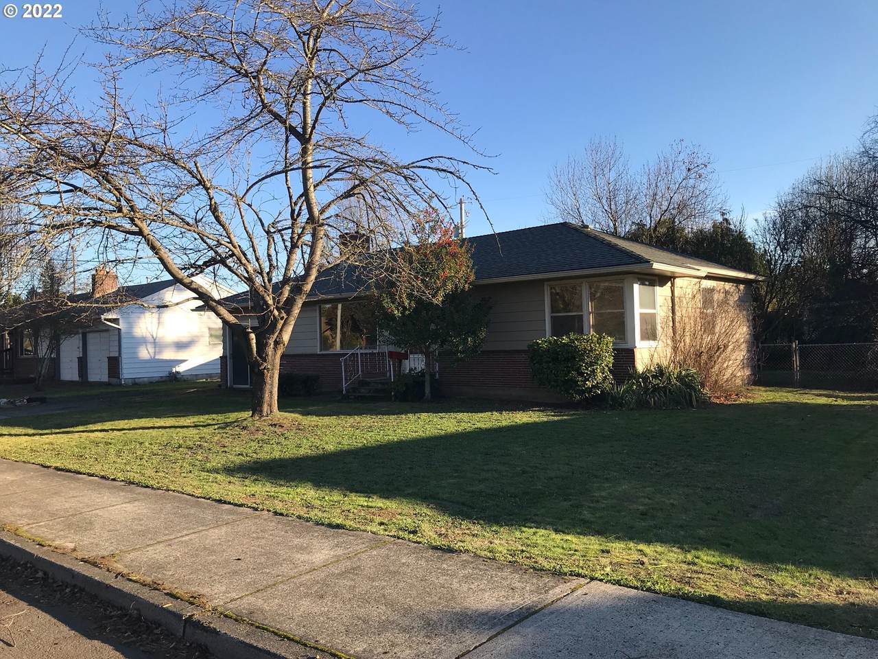 119 90TH Ave - Photo 1