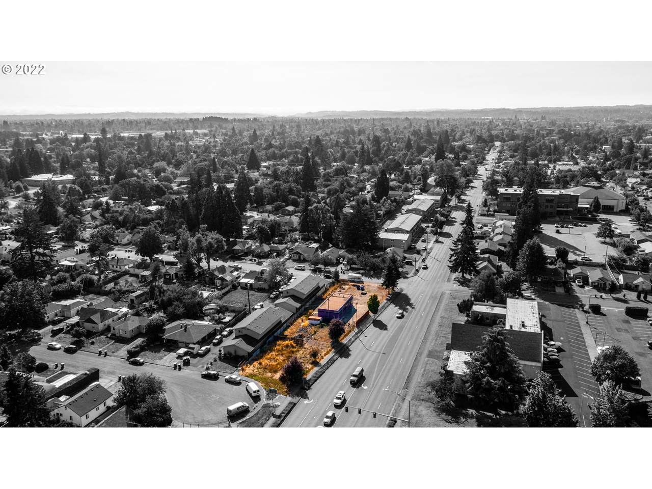 2710 Broadway St - Photo 1