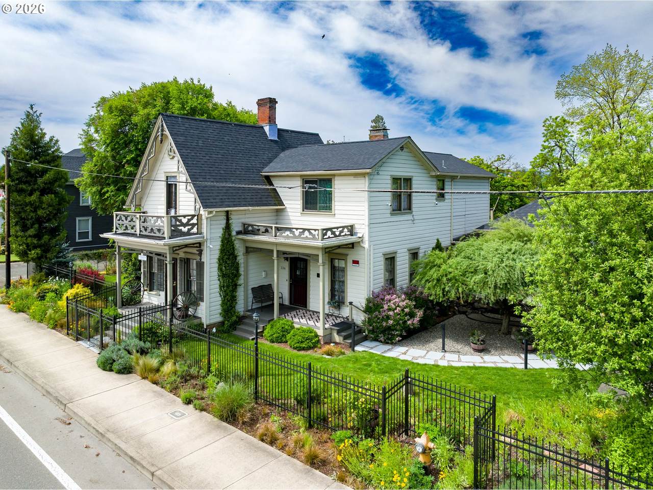 236 Stephens St - Photo 1