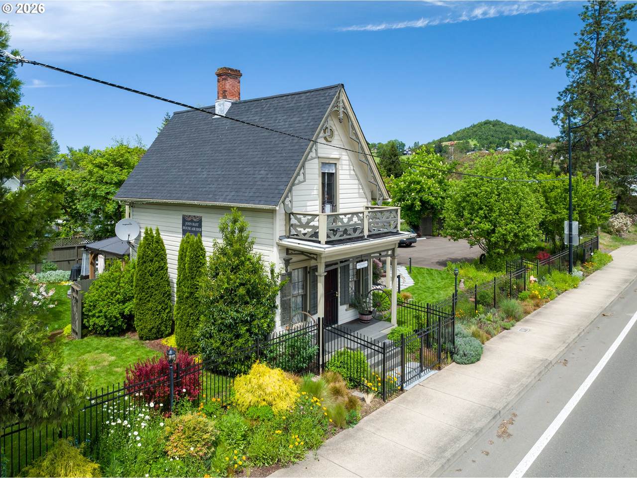 https://bt-photos.global.ssl.fastly.net/portland/1280_boomver_1_221400910-2.jpg