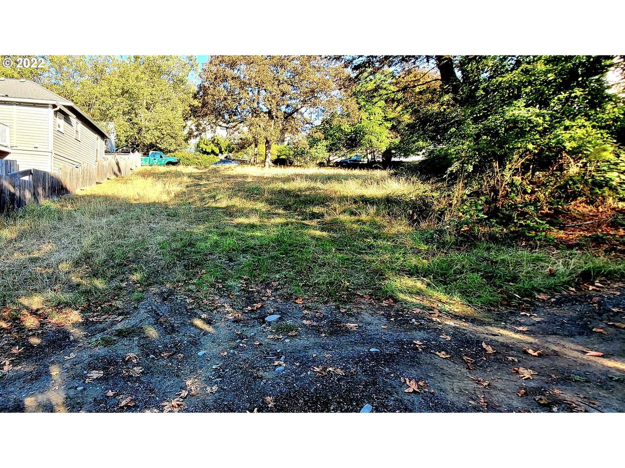 356 Ella St - Photo 1