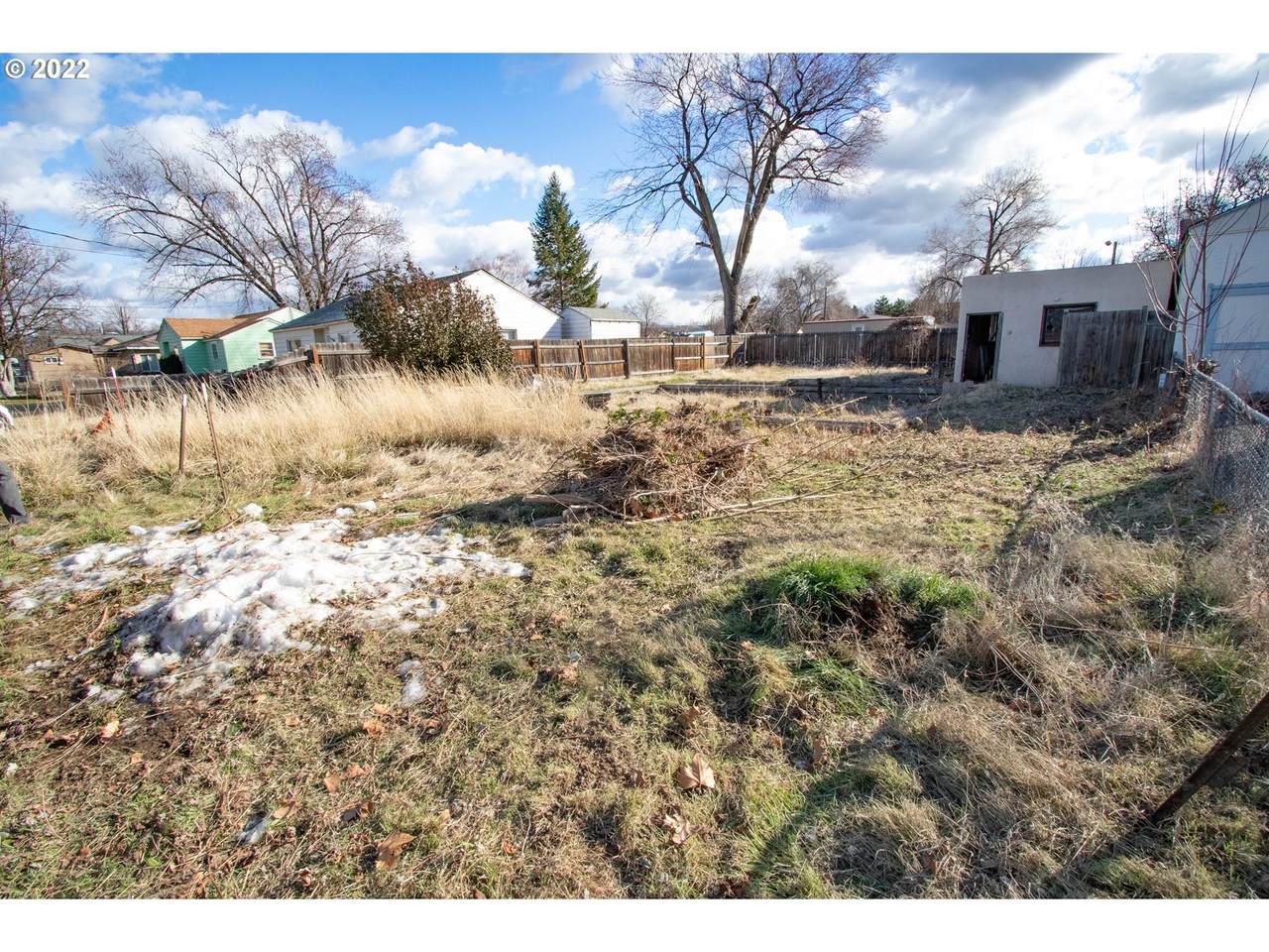 327 10TH Ave - Photo 1