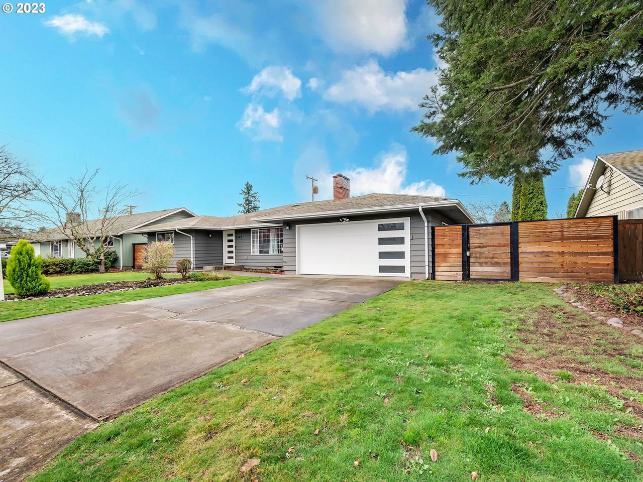 2552 Jasmine St - Photo 1