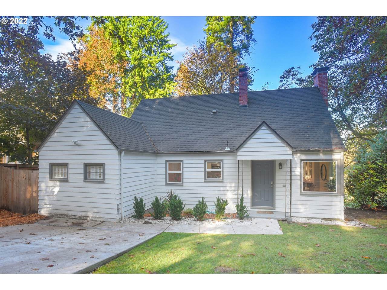 605 Ash St - Photo 1