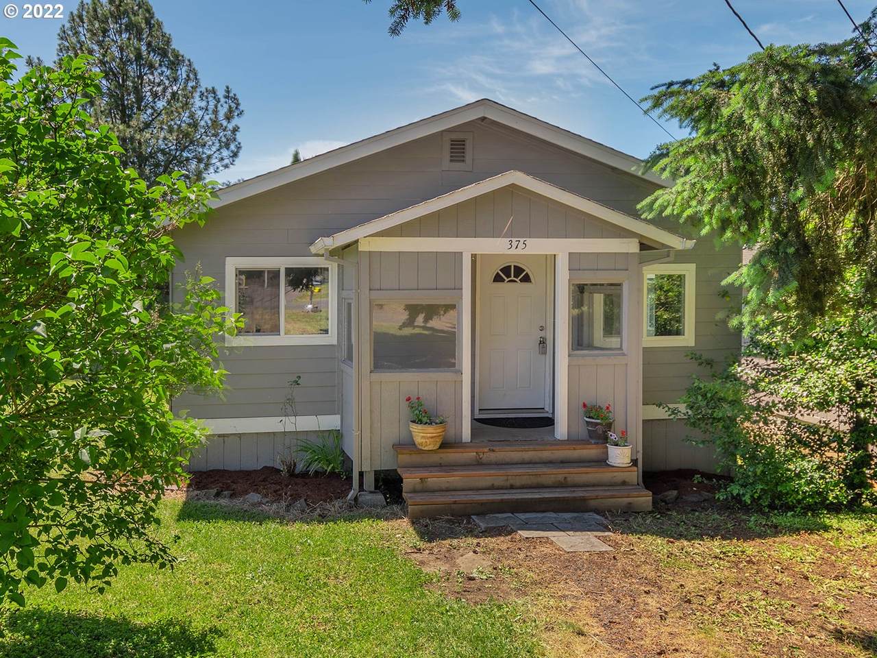375 16TH St - Photo 1