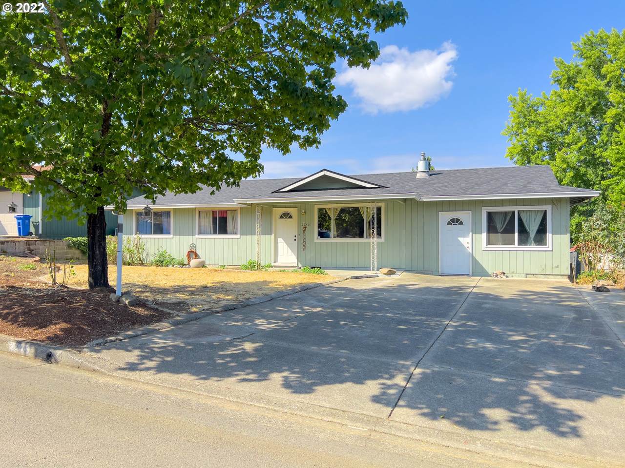 2260 Circle Dr - Photo 1
