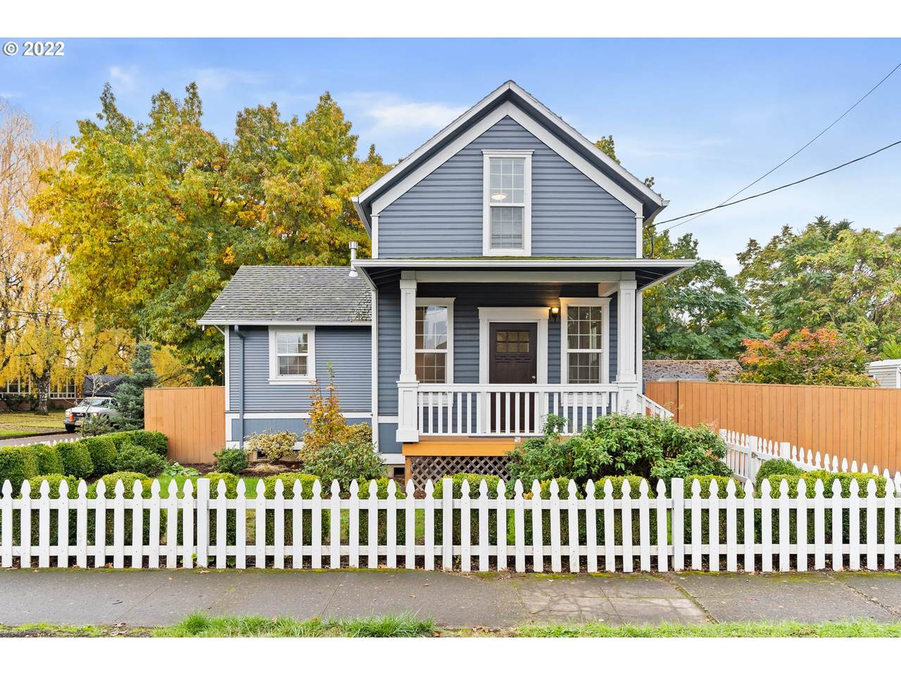 376 Oak St - Photo 1