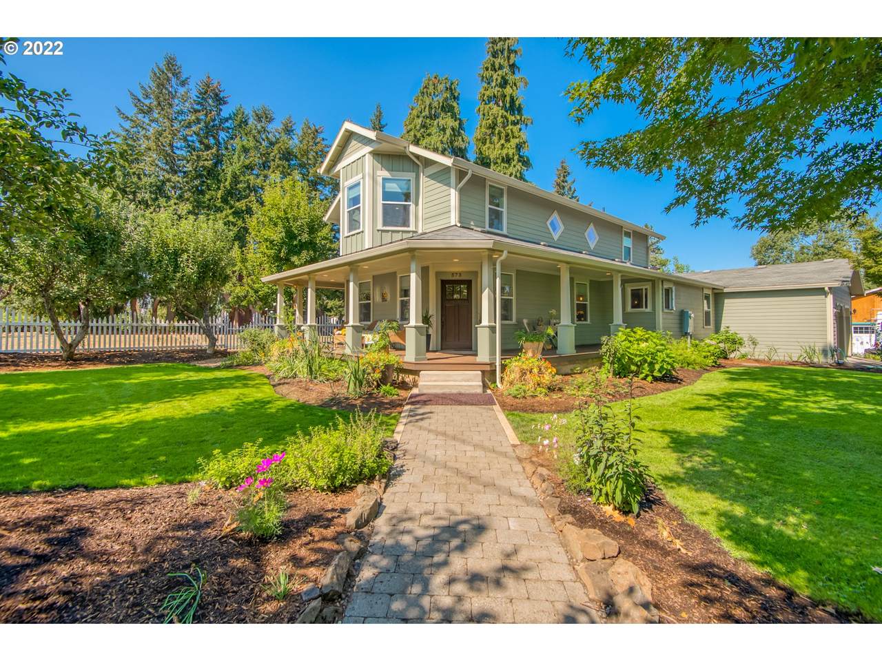 573 Holmes Ln - Photo 1