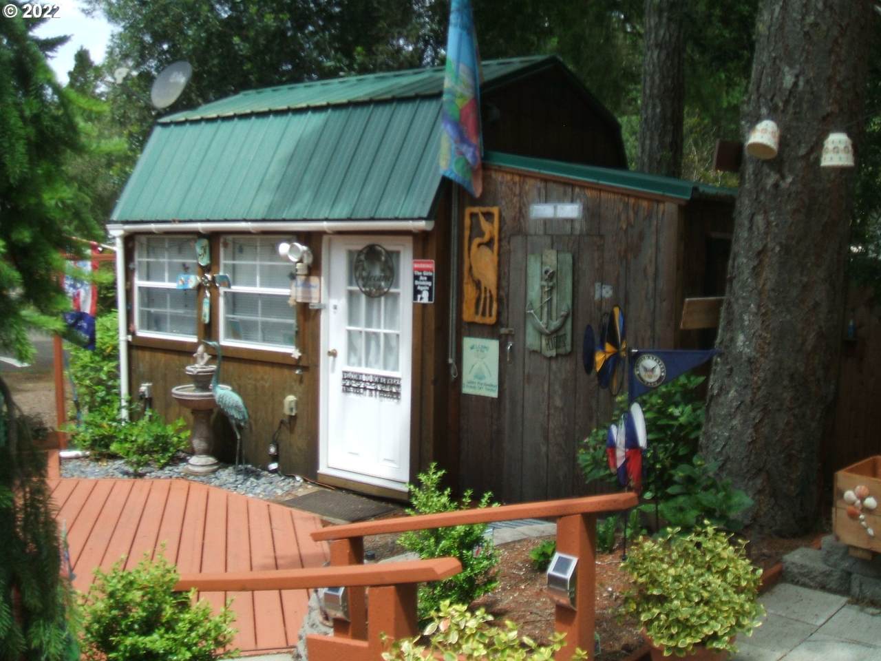 233 Driftwood Dr - Photo 1
