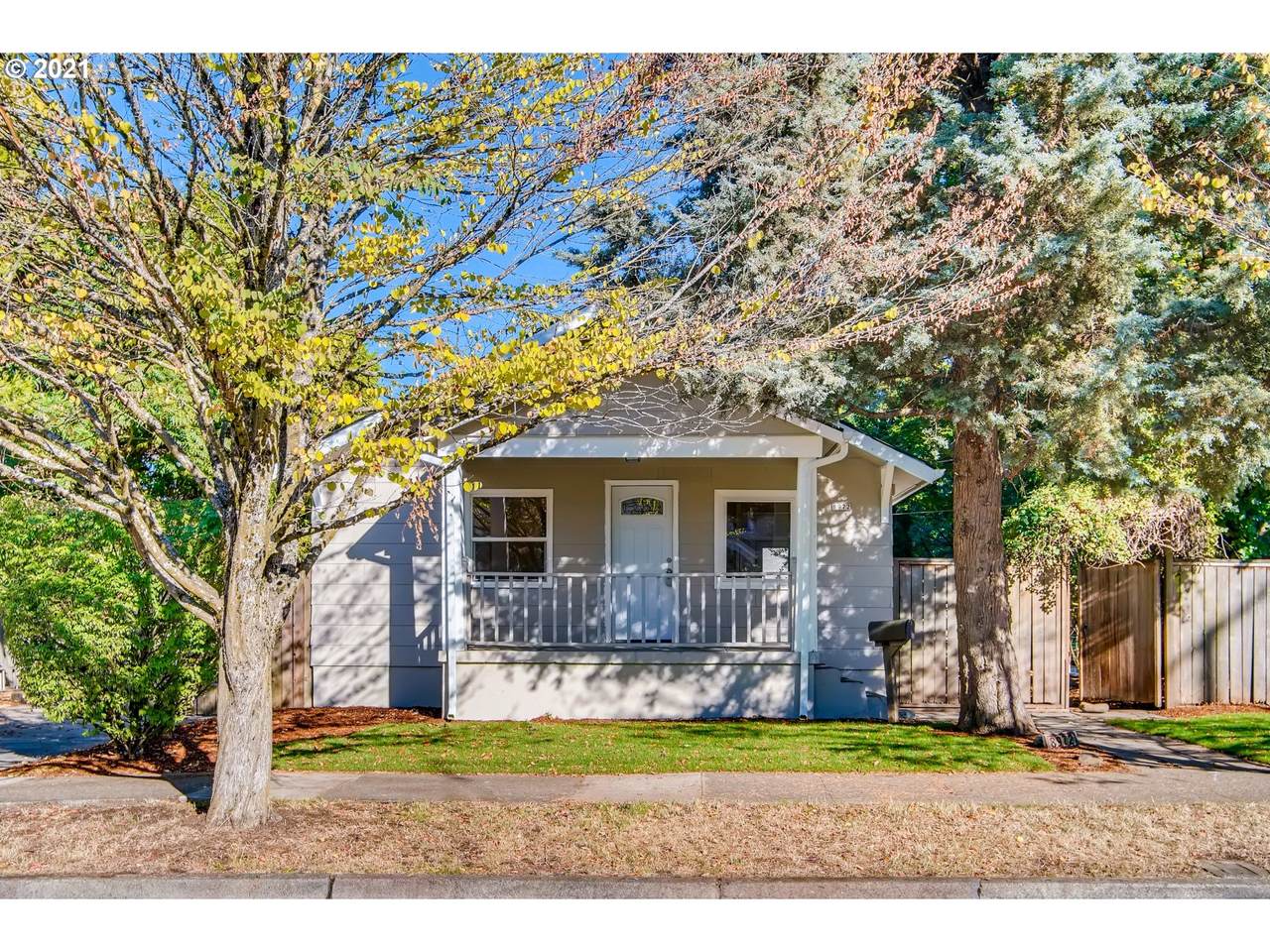8972 Clarendon Ave - Photo 1