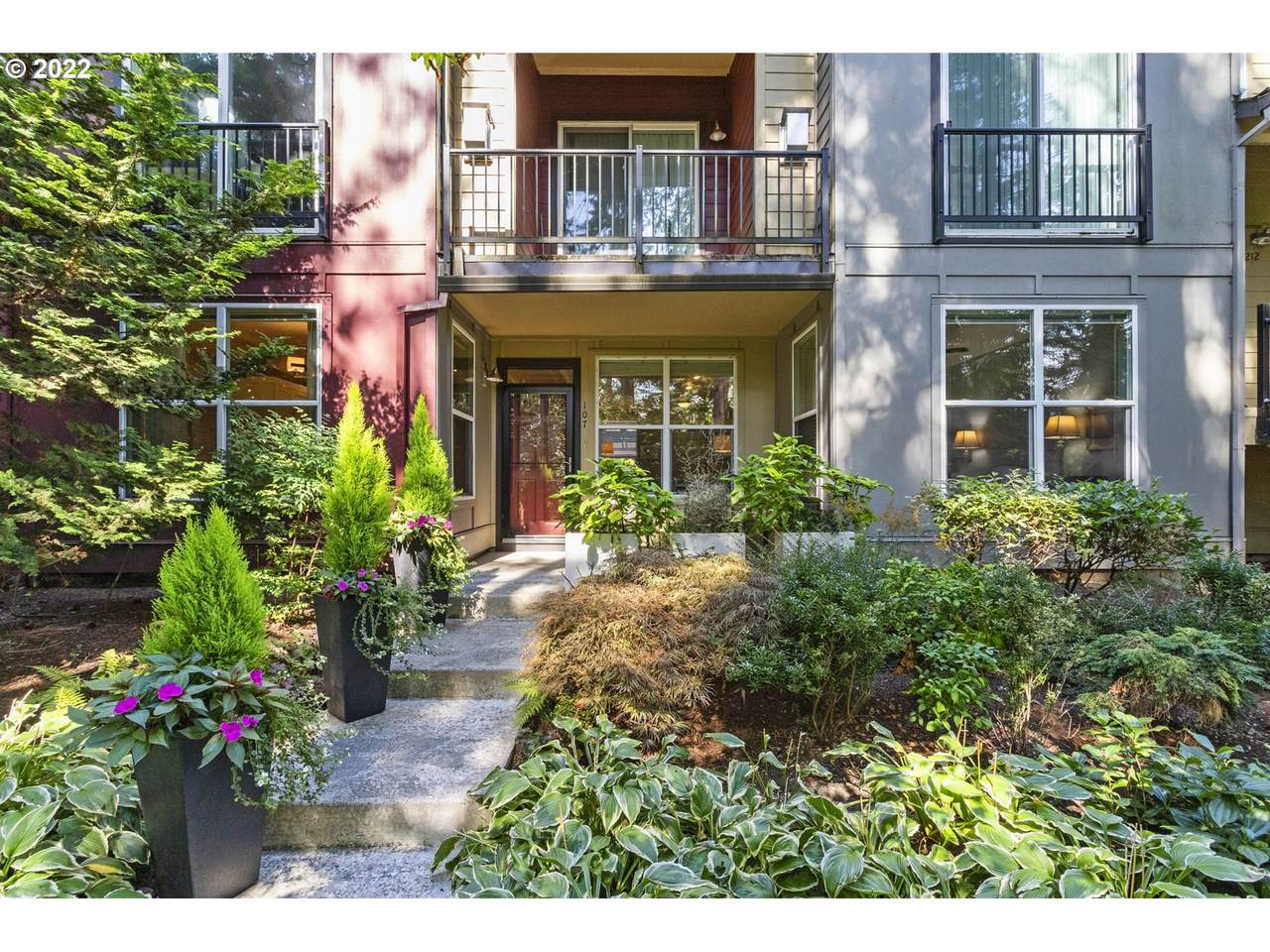 1906 Cadbury Ave - Photo 1