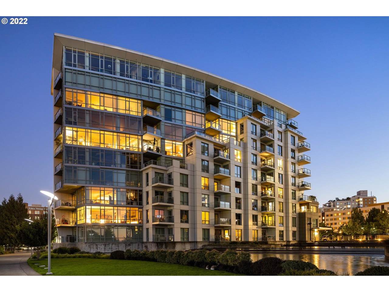 1310 Naito Pkwy - Photo 1